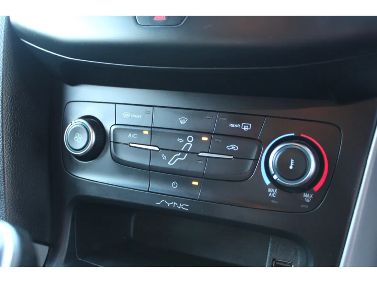 Ford Focus Hatchback, Petrol, 2015, Silver
