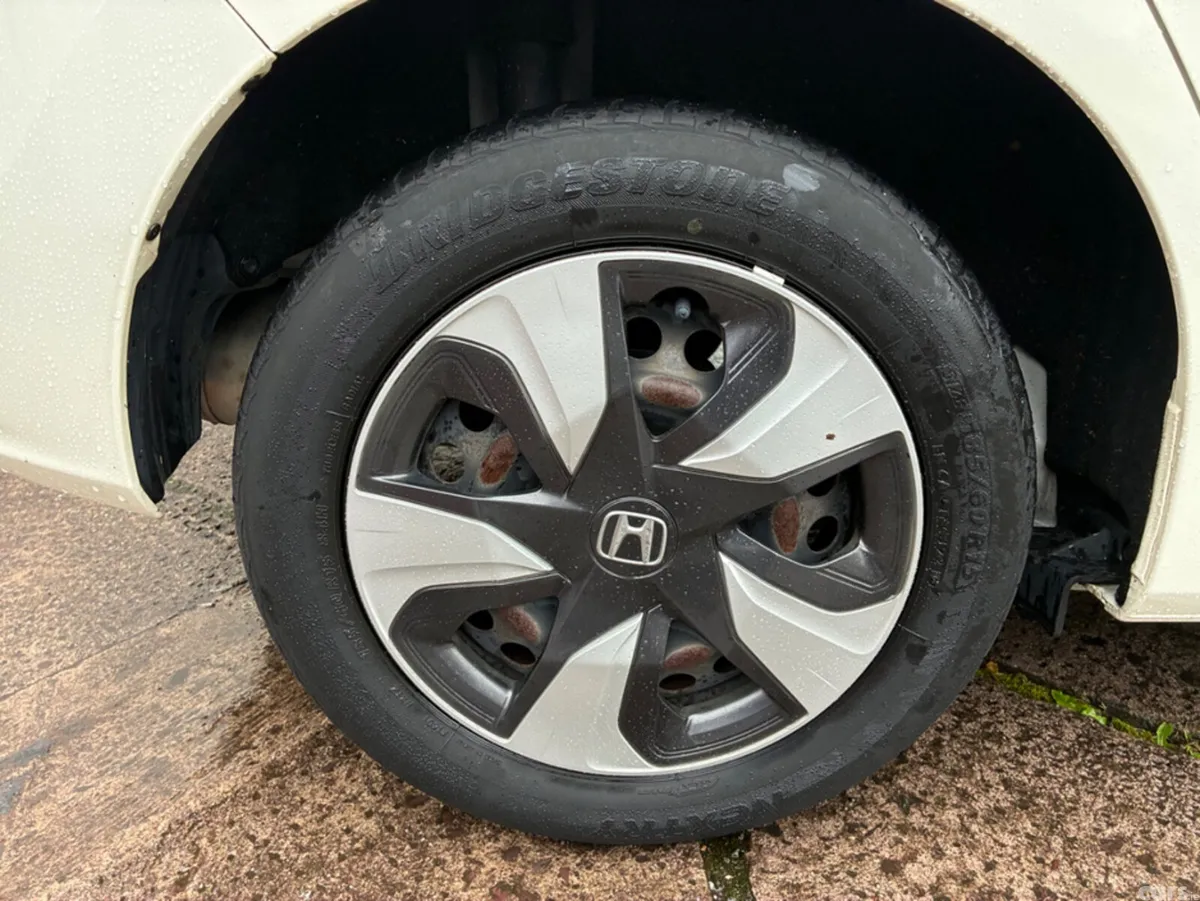 Honda Fit Hatchback, Petrol Hybrid, 2018, White