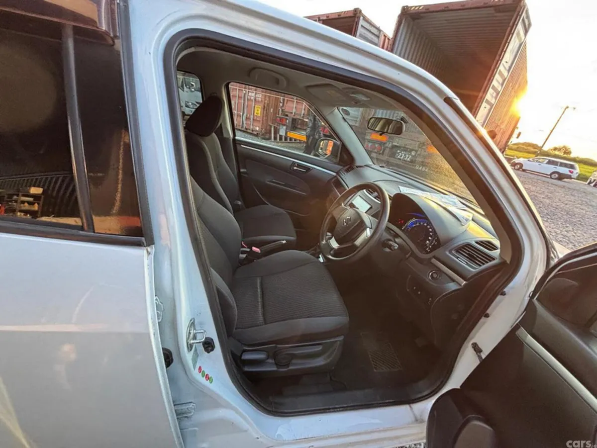 Suzuki Swift Hatchback, Petrol, 2013, White