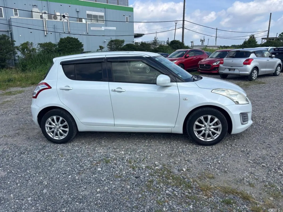 Suzuki Swift Hatchback, Petrol, 2015, White