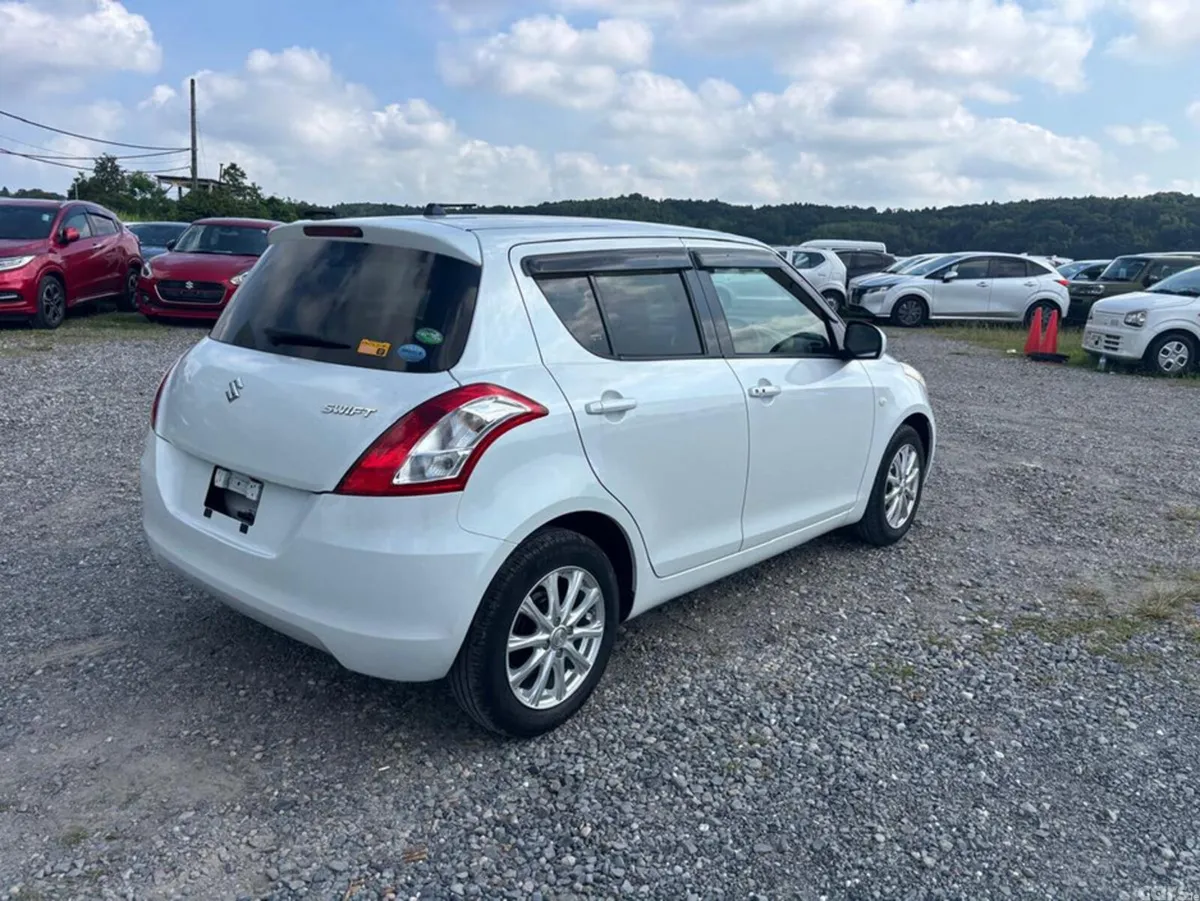 Suzuki Swift Hatchback, Petrol, 2015, White