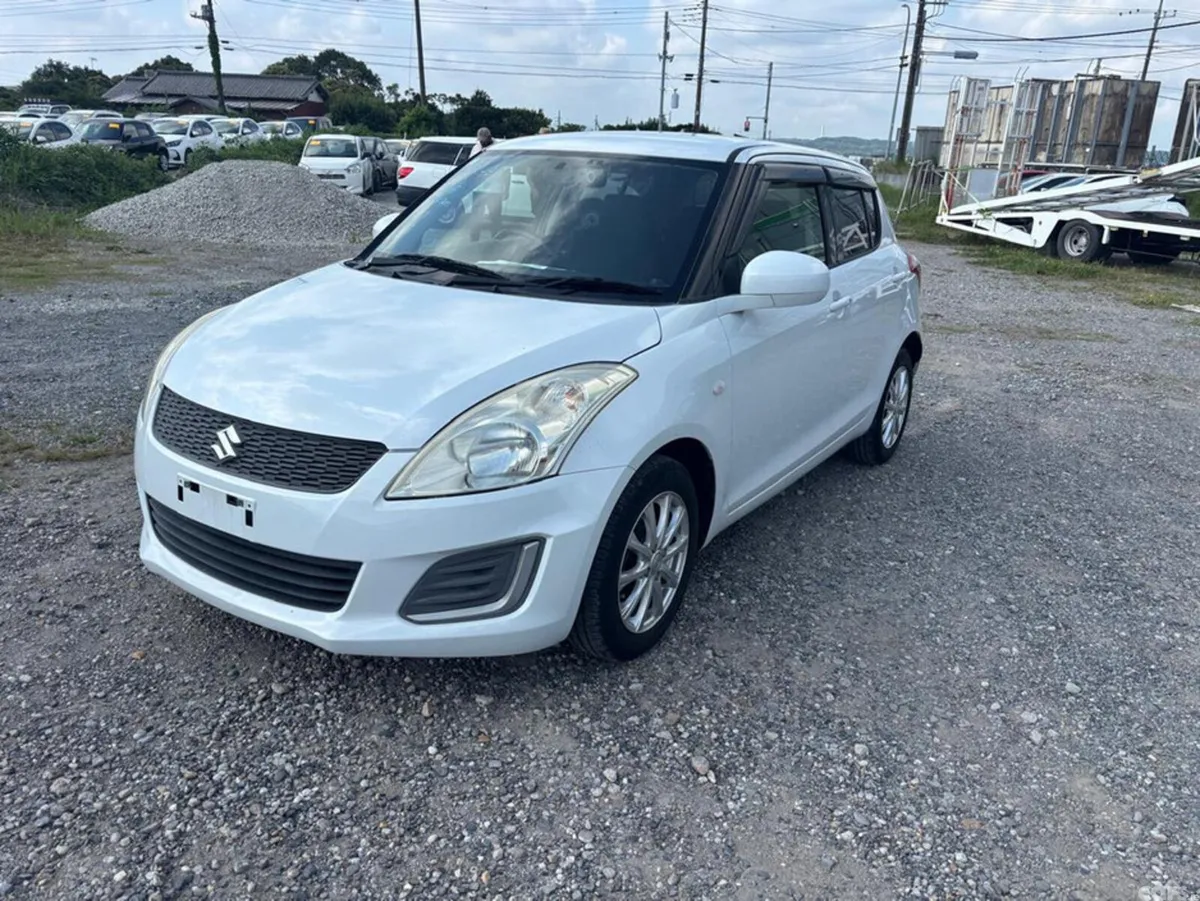 Suzuki Swift Hatchback, Petrol, 2015, White
