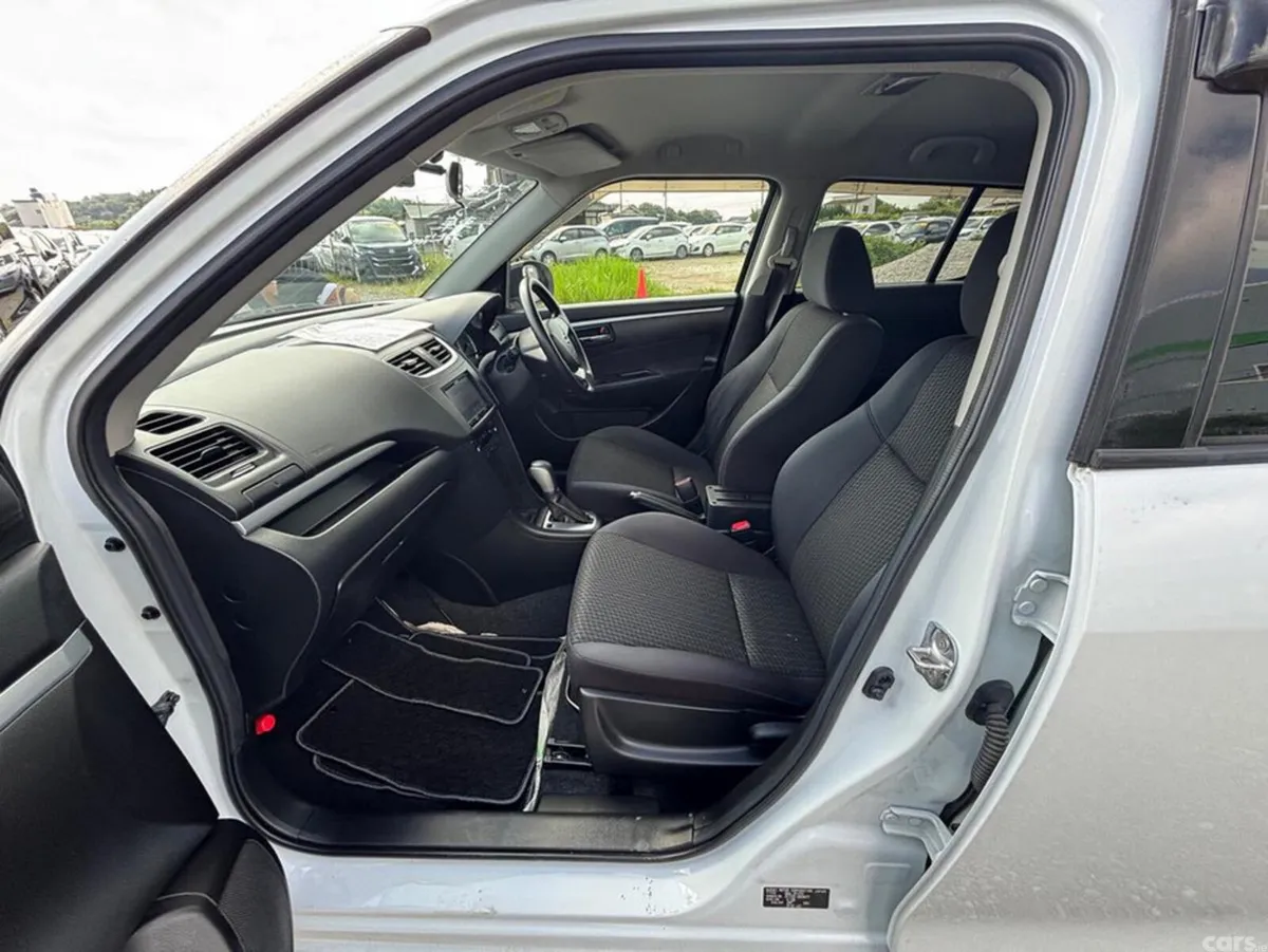 Suzuki Swift Hatchback, Petrol, 2015, White