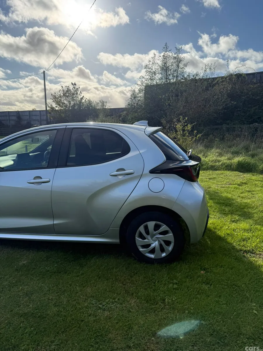 Toyota Yaris Hatchback, Petrol Hybrid, 2021, Silver