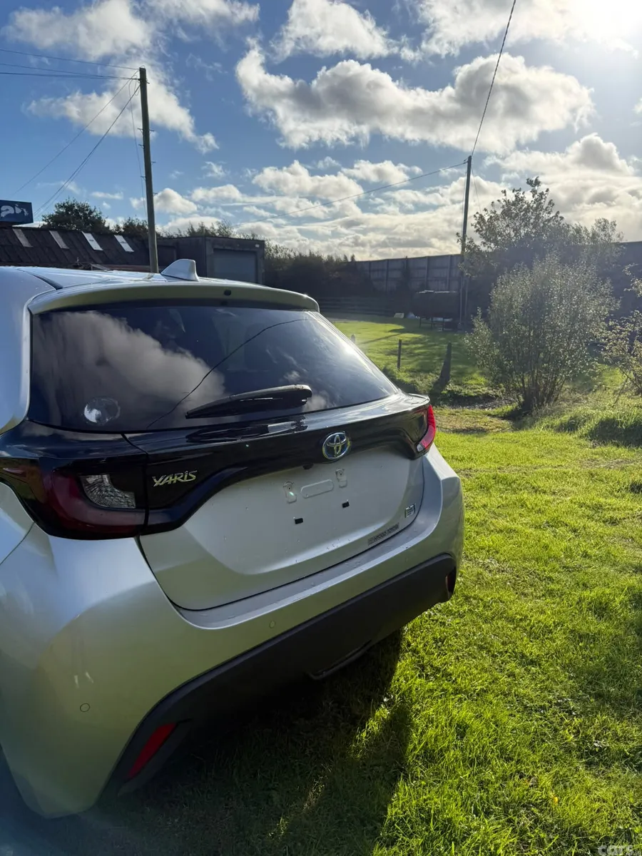 Toyota Yaris Hatchback, Petrol Hybrid, 2021, Silver