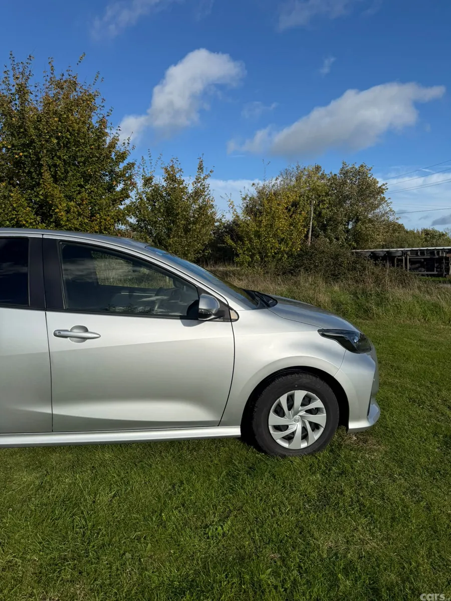 Toyota Yaris Hatchback, Petrol Hybrid, 2021, Silver