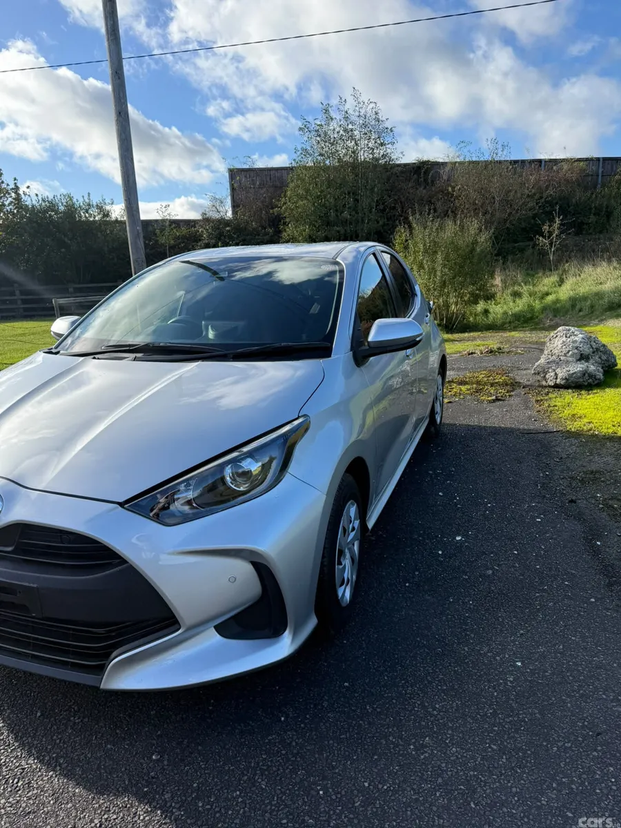 Toyota Yaris Hatchback, Petrol Hybrid, 2021, Silver