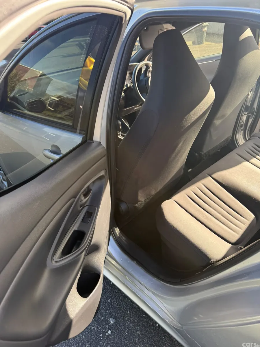 Toyota Yaris Hatchback, Petrol Hybrid, 2021, Silver