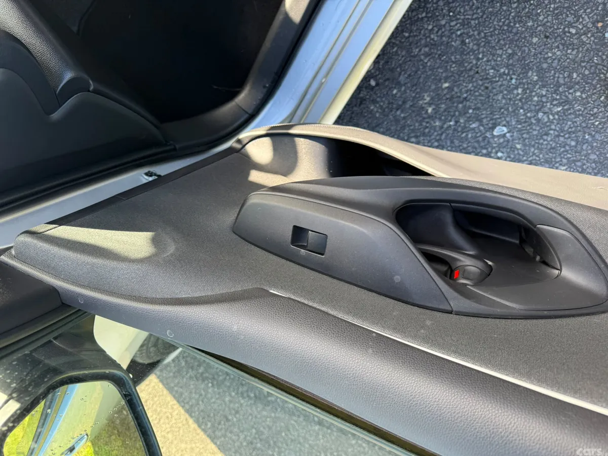 Toyota Yaris Hatchback, Petrol Hybrid, 2021, Silver