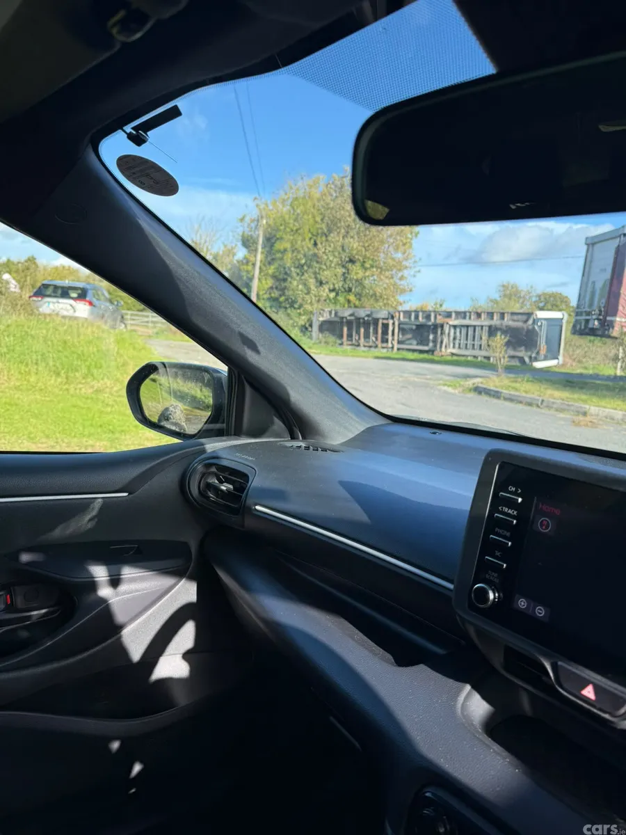 Toyota Yaris Hatchback, Petrol Hybrid, 2021, Silver