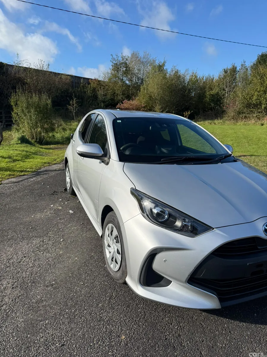 Toyota Yaris Hatchback, Petrol Hybrid, 2021, Silver