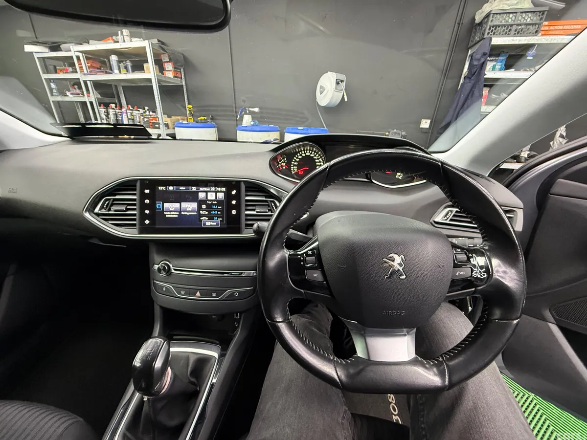 Peugeot 308 Hatchback, Petrol, 2016, Grey