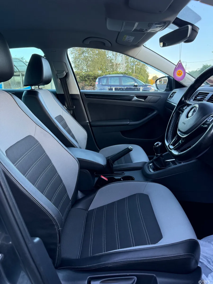 Volkswagen Jetta Saloon, Diesel, 2018, Grey