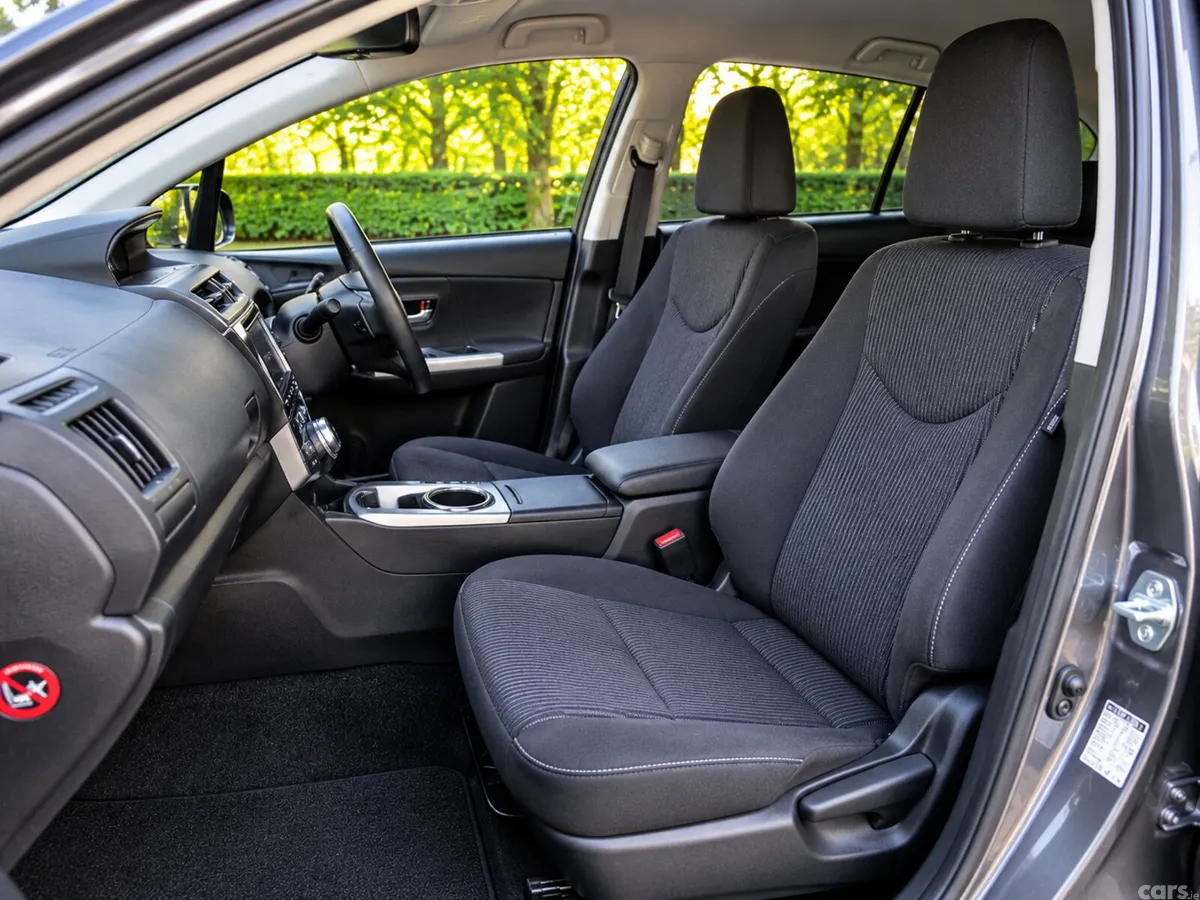 Toyota Prius MPV, Petrol Hybrid, 2019, White
