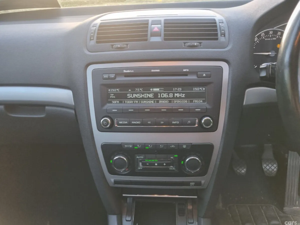 Skoda Octavia Hatchback, Diesel, 2009, Silver
