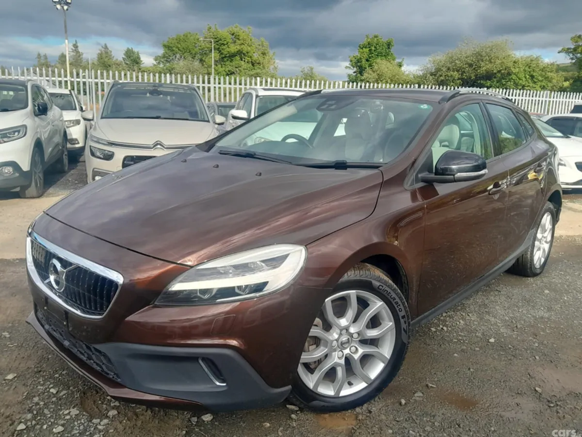 Volvo V40 Hatchback, Diesel, 2016, Brown