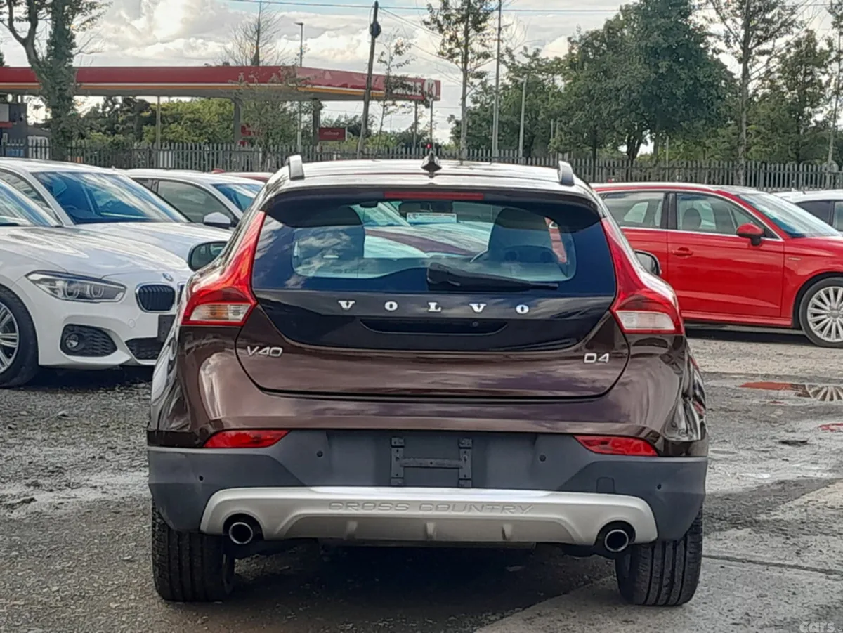 Volvo V40 Hatchback, Diesel, 2016, Brown