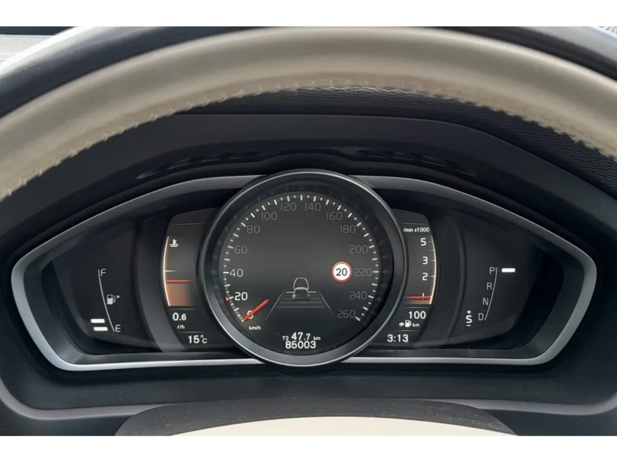 Volvo V40 Hatchback, Diesel, 2016, Brown