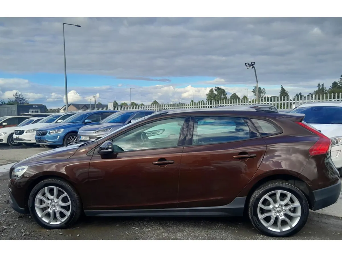 Volvo V40 Hatchback, Diesel, 2016, Brown