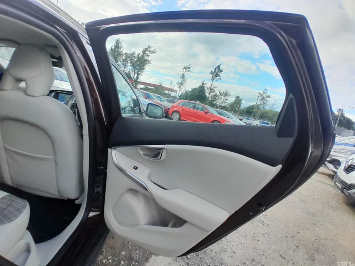Volvo V40 Hatchback, Diesel, 2016, Brown