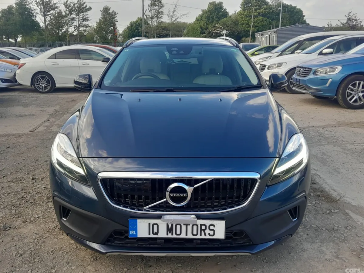 Volvo V40 Hatchback, Diesel, 2017, Blue