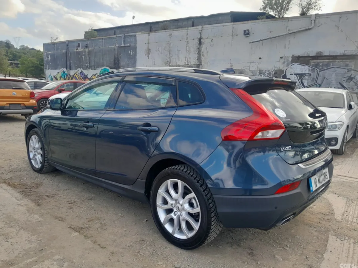 Volvo V40 Hatchback, Diesel, 2017, Blue