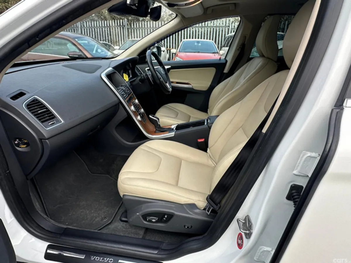 Volvo XC60 SUV, Diesel, 2017, White