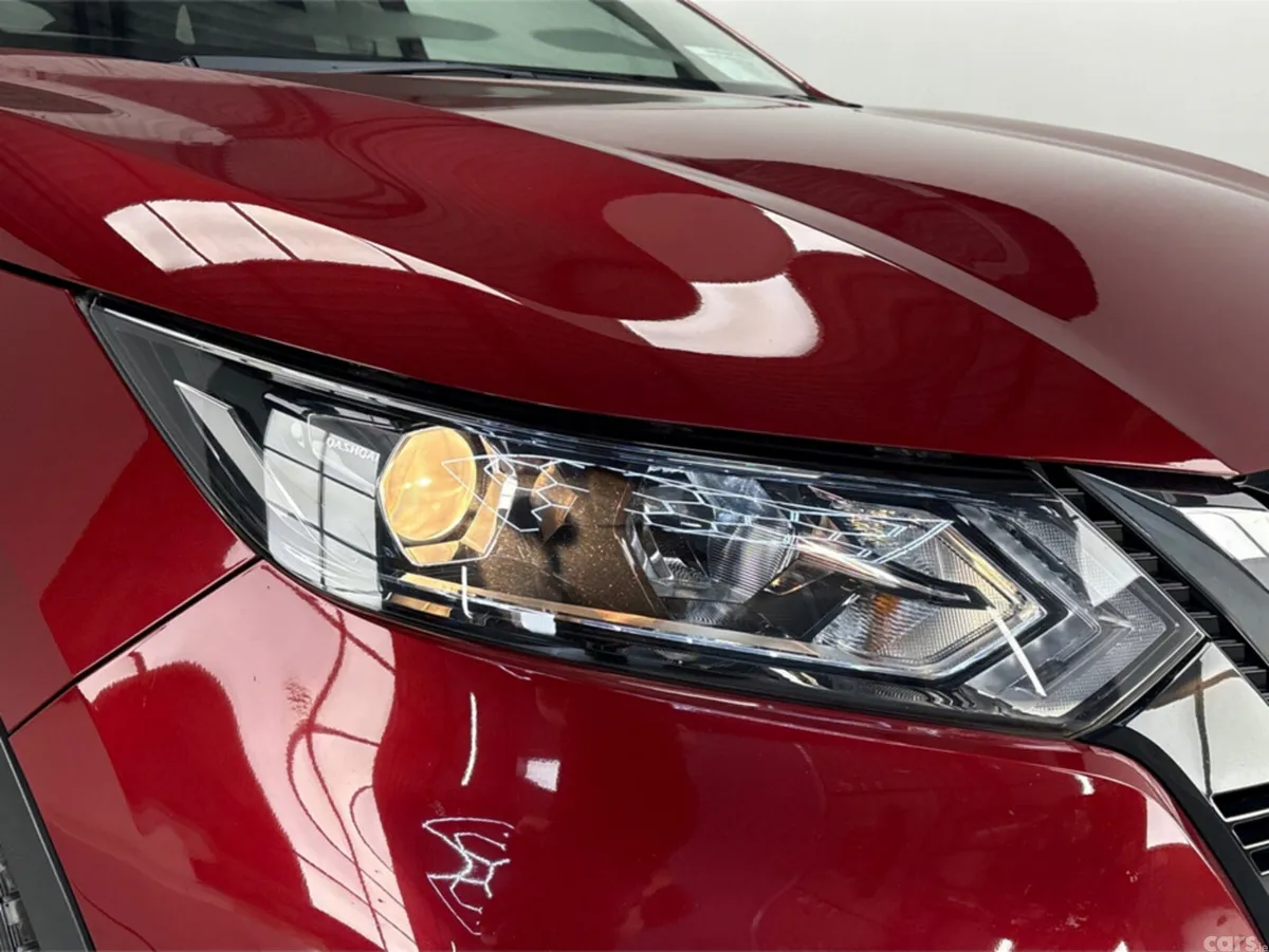 Nissan Qashqai MPV, Petrol, 2020, Red