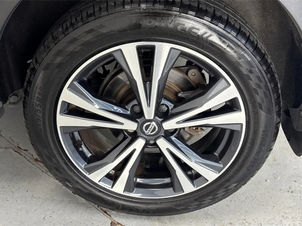 Nissan Qashqai MPV, Petrol, 2020, Red