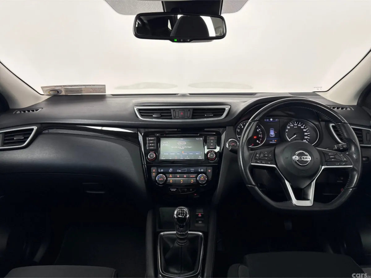 Nissan Qashqai MPV, Petrol, 2020, Red