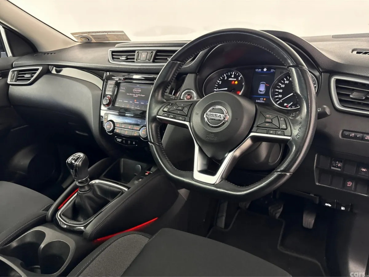 Nissan Qashqai MPV, Petrol, 2020, Red
