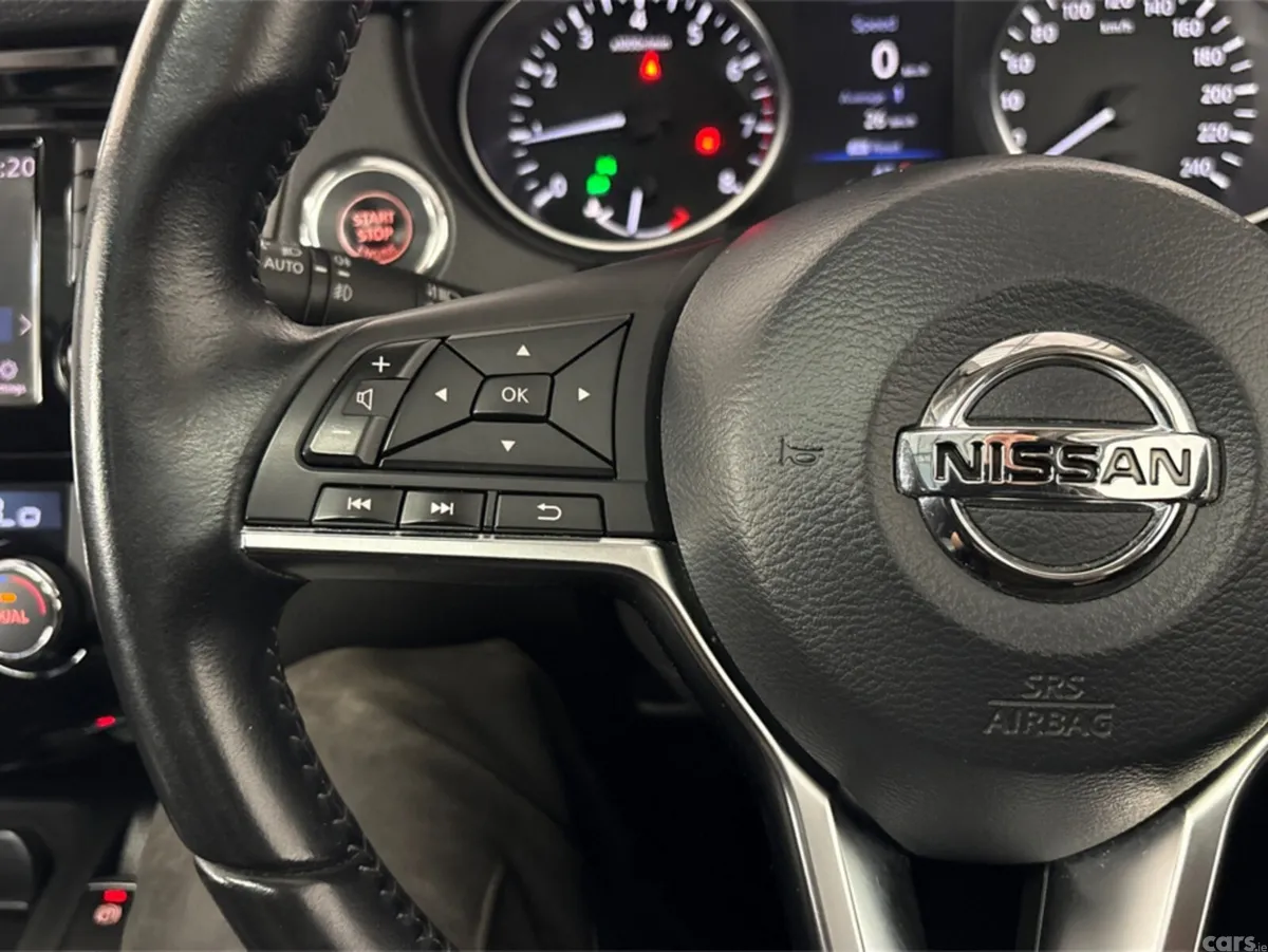 Nissan Qashqai MPV, Petrol, 2020, Red