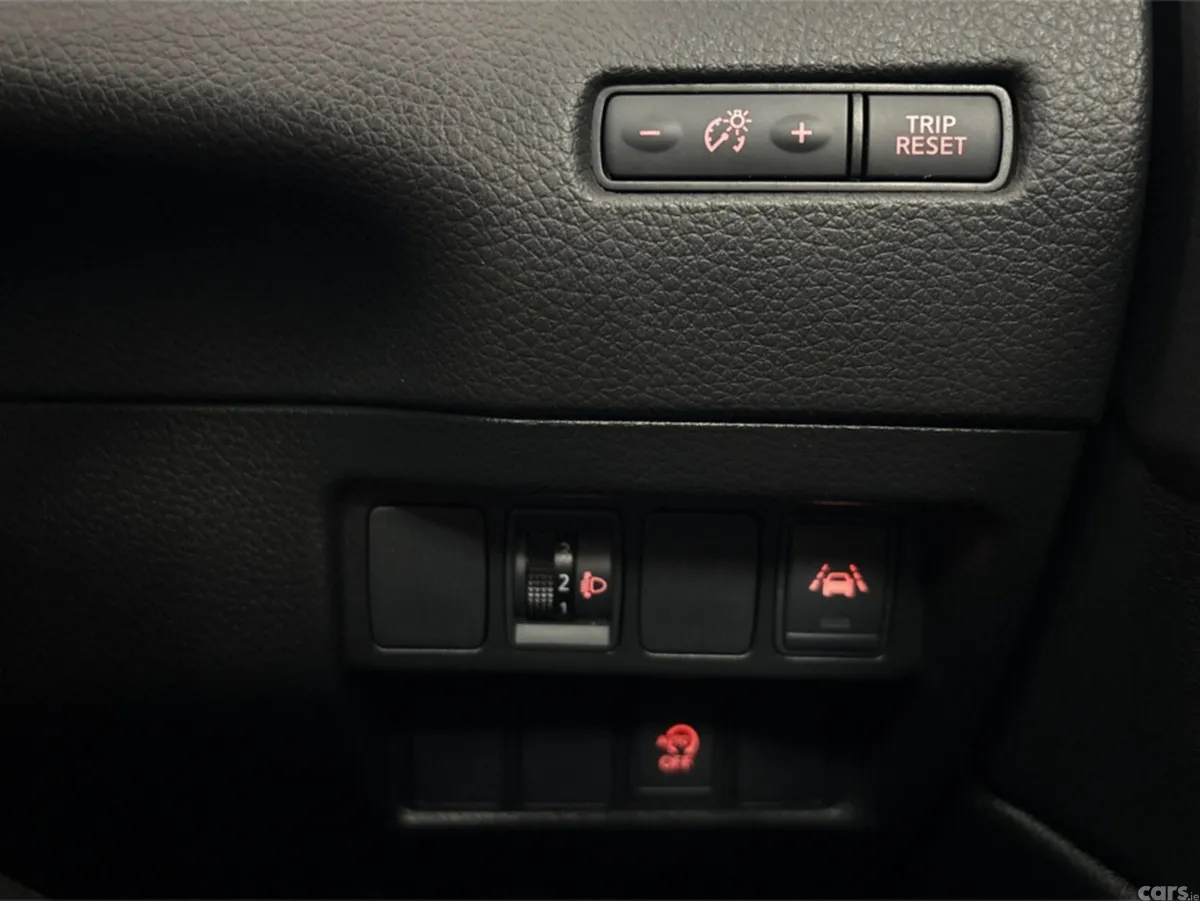 Nissan Qashqai MPV, Petrol, 2020, Red