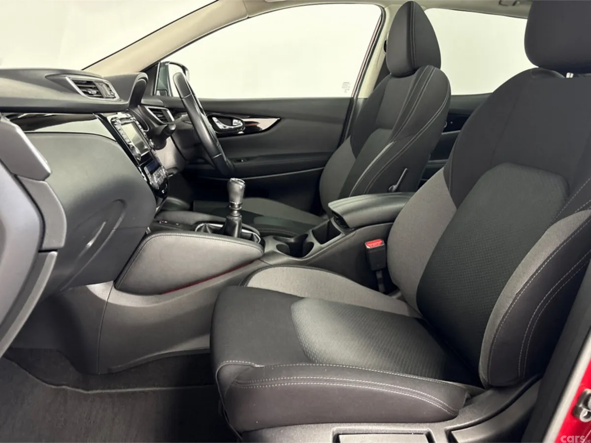 Nissan Qashqai MPV, Petrol, 2020, Red