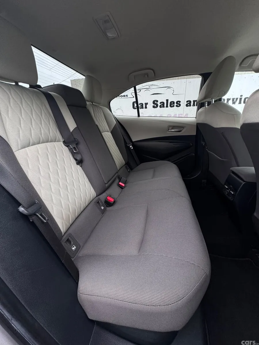 Toyota Corolla Saloon, Petrol Hybrid, 2020, Grey