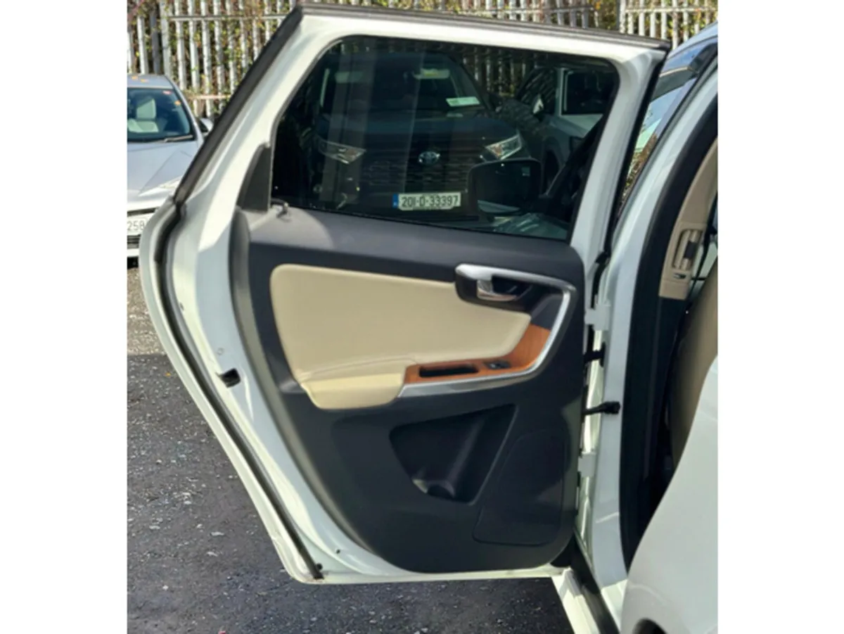 Volvo XC60 SUV, Diesel, 2017, White