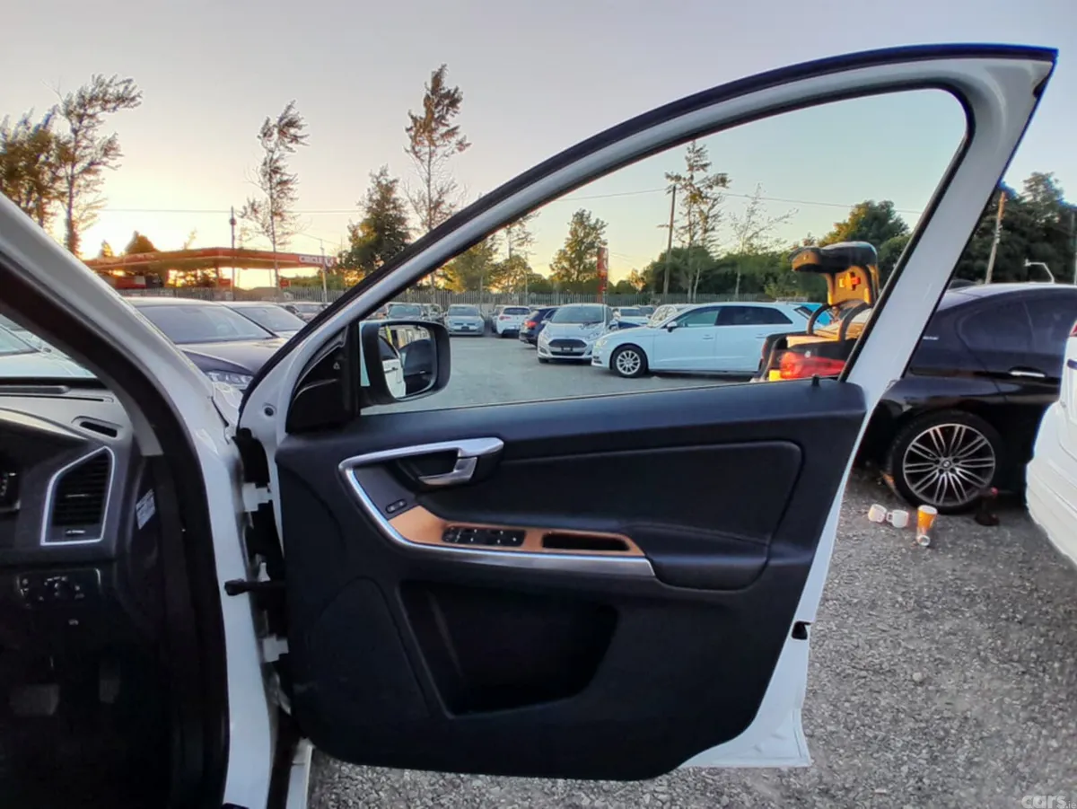 Volvo XC60 SUV, Diesel, 2017, White