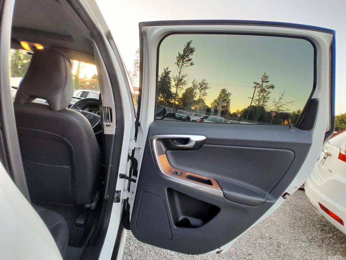 Volvo XC60 SUV, Diesel, 2017, White
