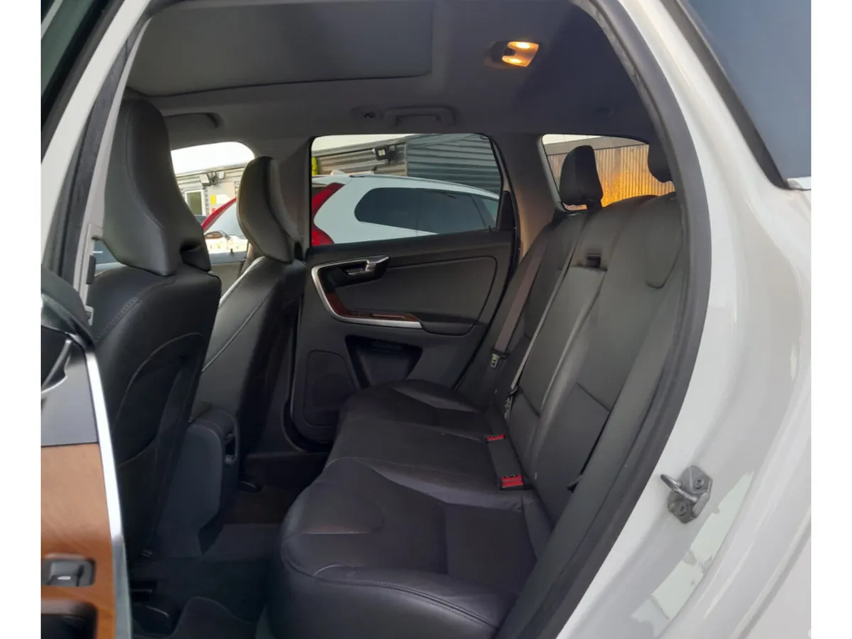 Volvo XC60 SUV, Diesel, 2017, White