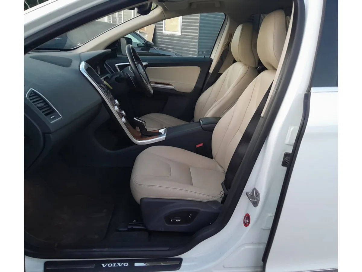 Volvo XC60 SUV, Diesel, 2017, White
