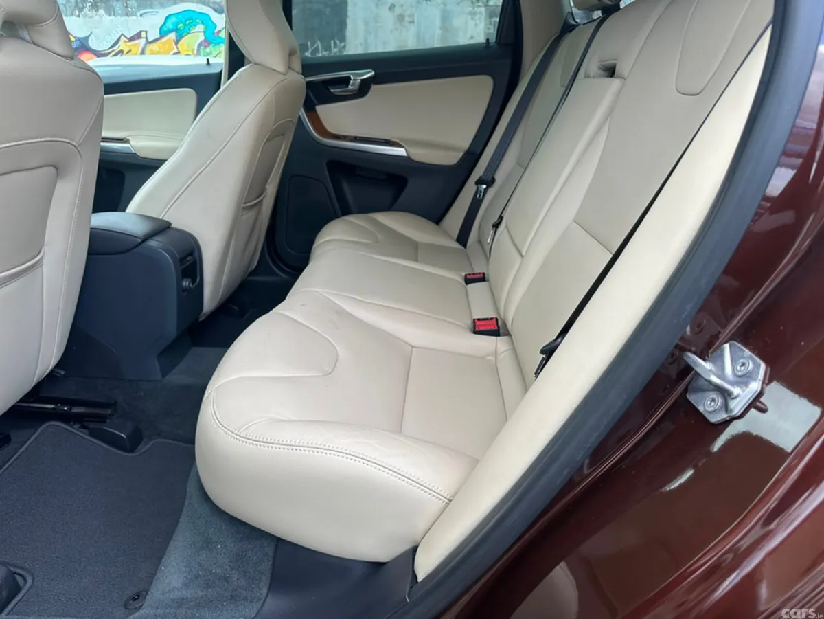 Volvo XC60 SUV, Diesel, 2017, Brown