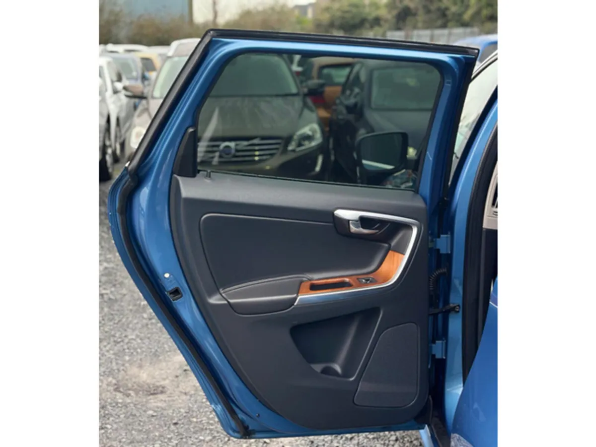 Volvo XC60 SUV, Diesel, 2017, Blue
