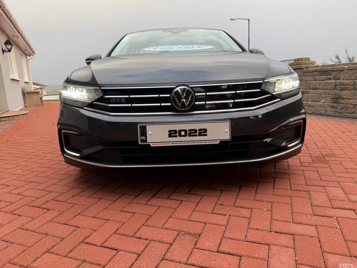 Volkswagen Passat Saloon, Petrol Hybrid, 2022, Grey