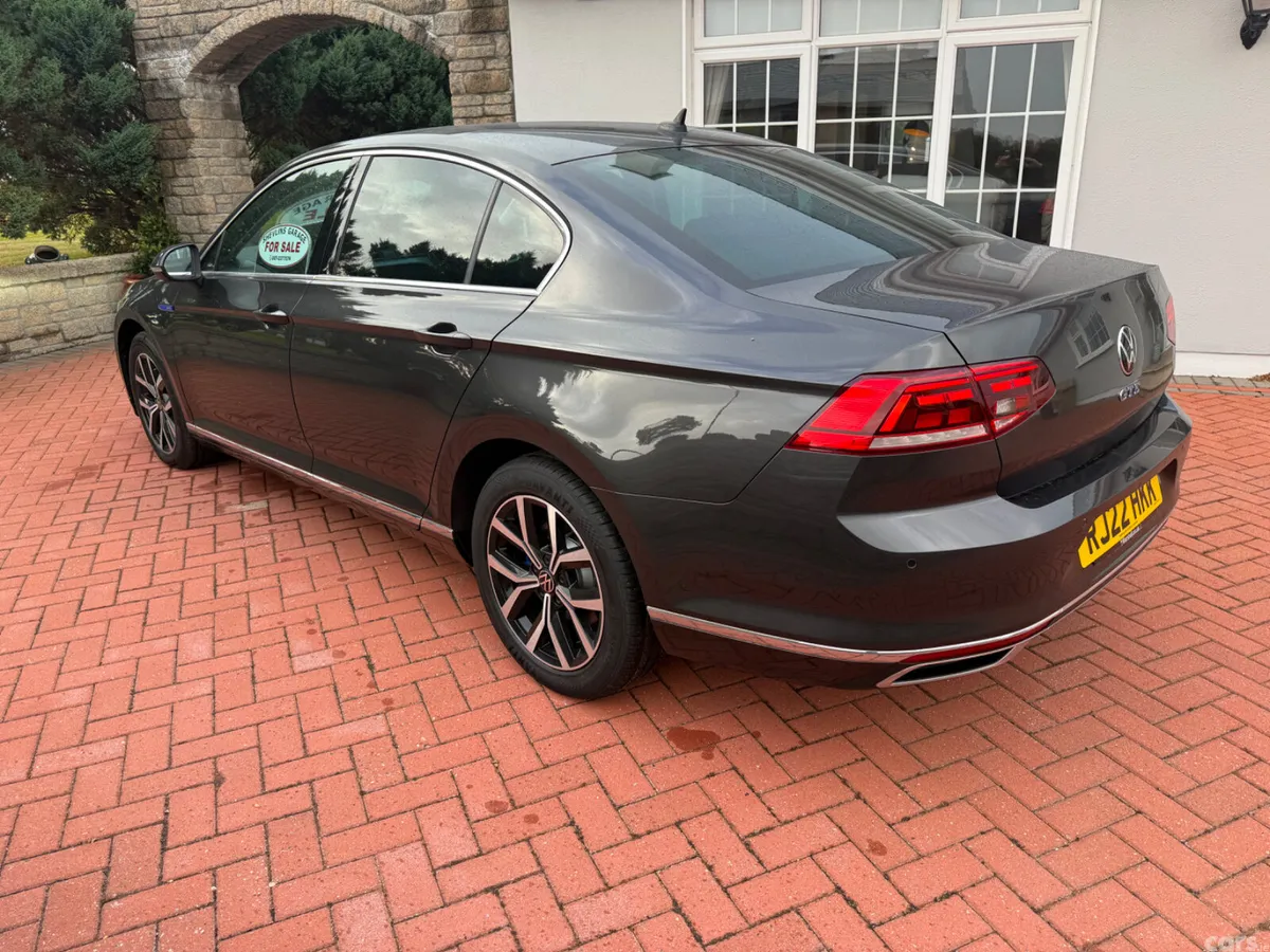 Volkswagen Passat Saloon, Petrol Hybrid, 2022, Grey
