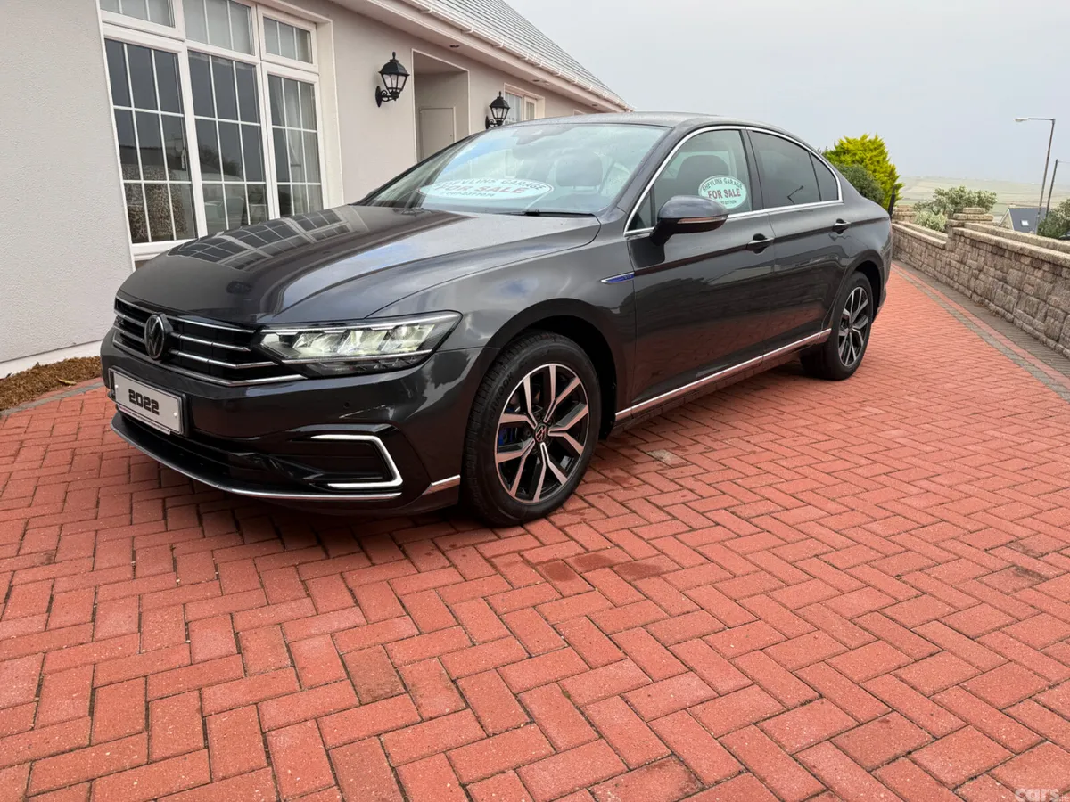 Volkswagen Passat Saloon, Petrol Hybrid, 2022, Grey