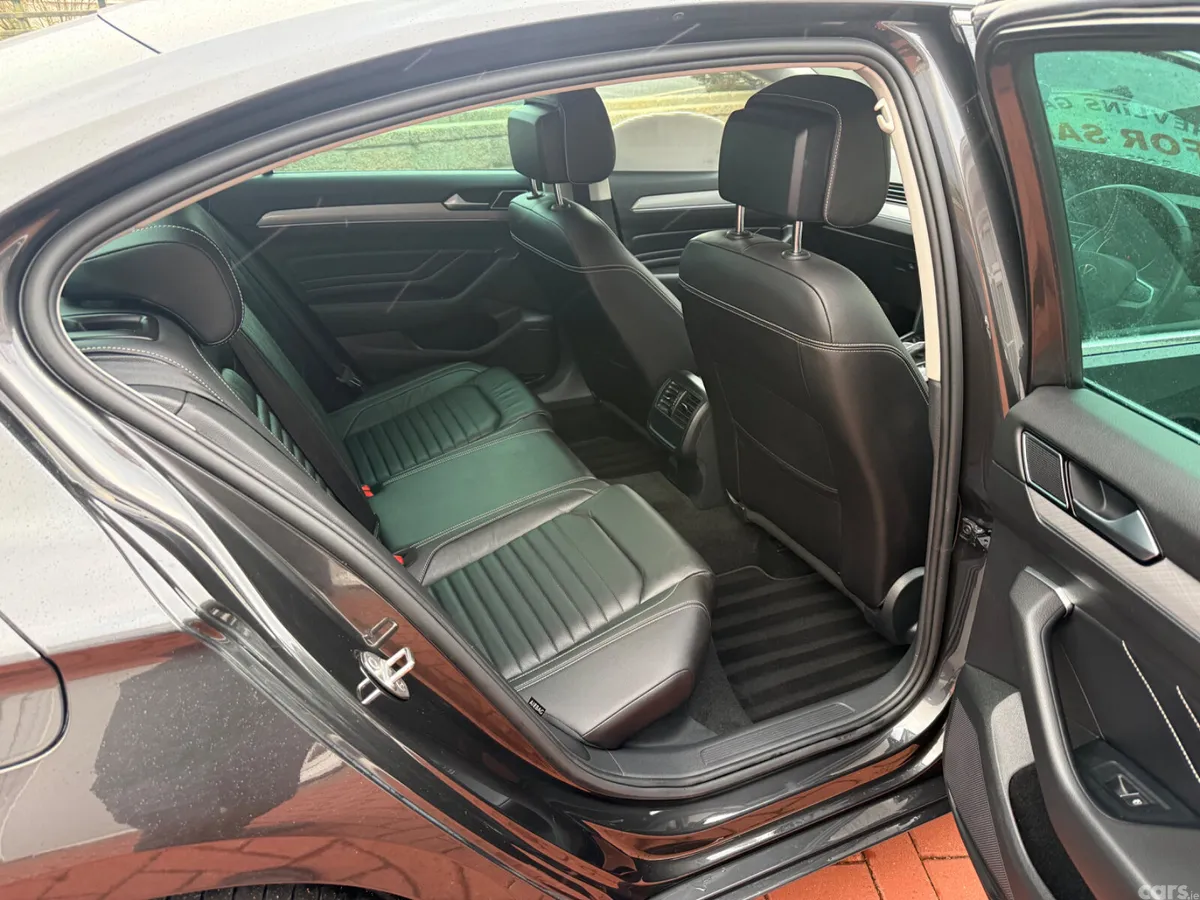 Volkswagen Passat Saloon, Petrol Hybrid, 2022, Grey