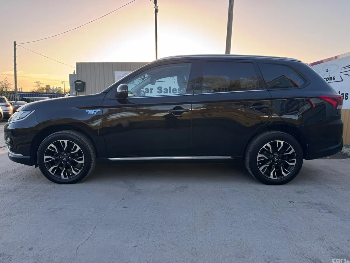 Mitsubishi Outlander SUV, Petrol Plug-in Hybrid, 2018, Black