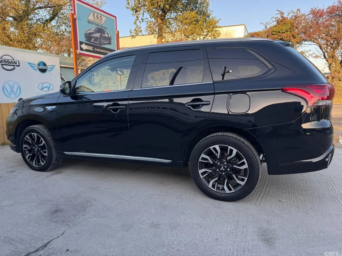Mitsubishi Outlander SUV, Petrol Plug-in Hybrid, 2018, Black