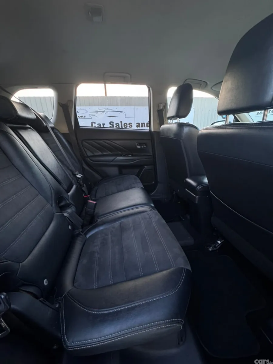 Mitsubishi Outlander SUV, Petrol Plug-in Hybrid, 2018, Black