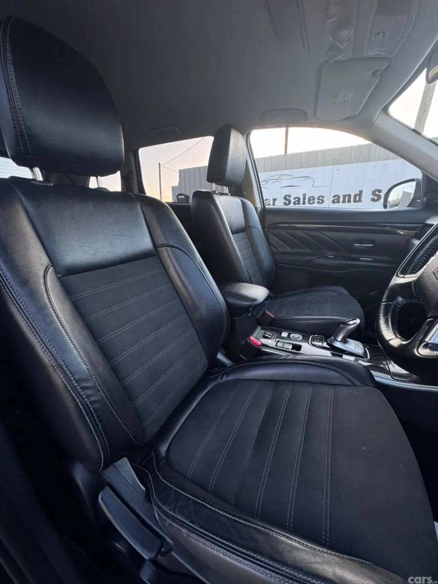Mitsubishi Outlander SUV, Petrol Plug-in Hybrid, 2018, Black
